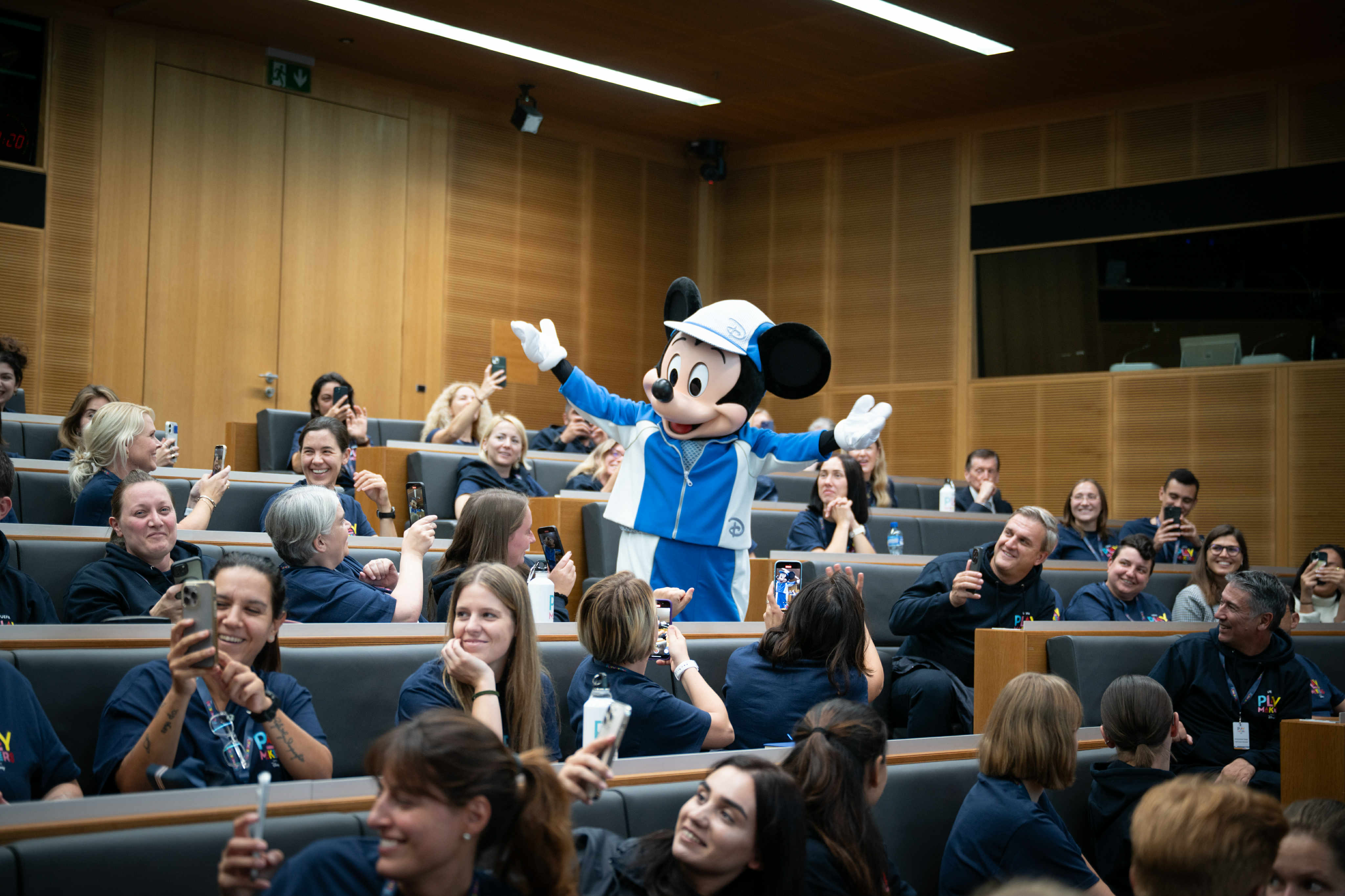 Konferencia a Playmakers-programról Nyonban