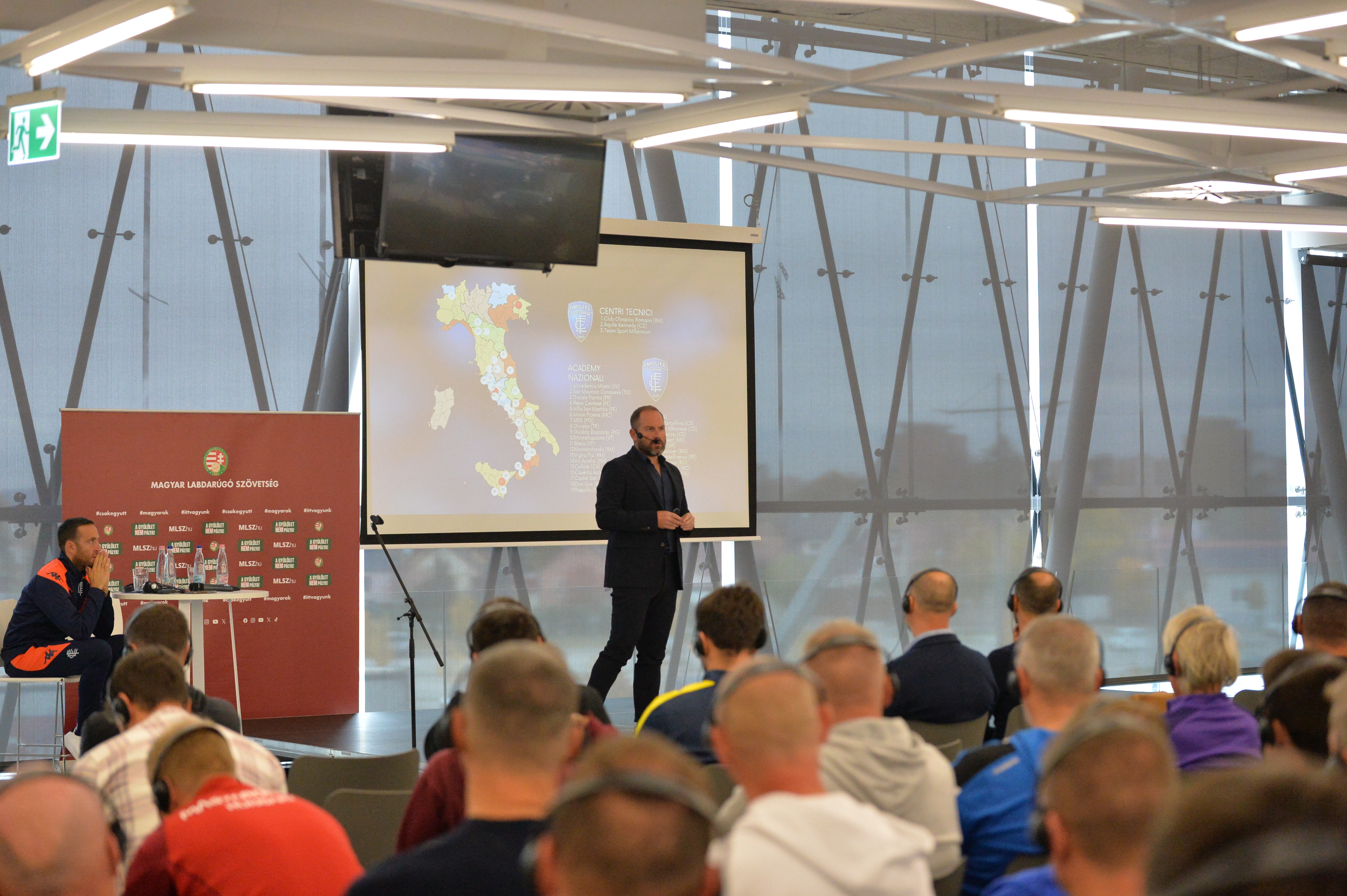 Olasz futballvezetők adtak elő Székesfehérváron 